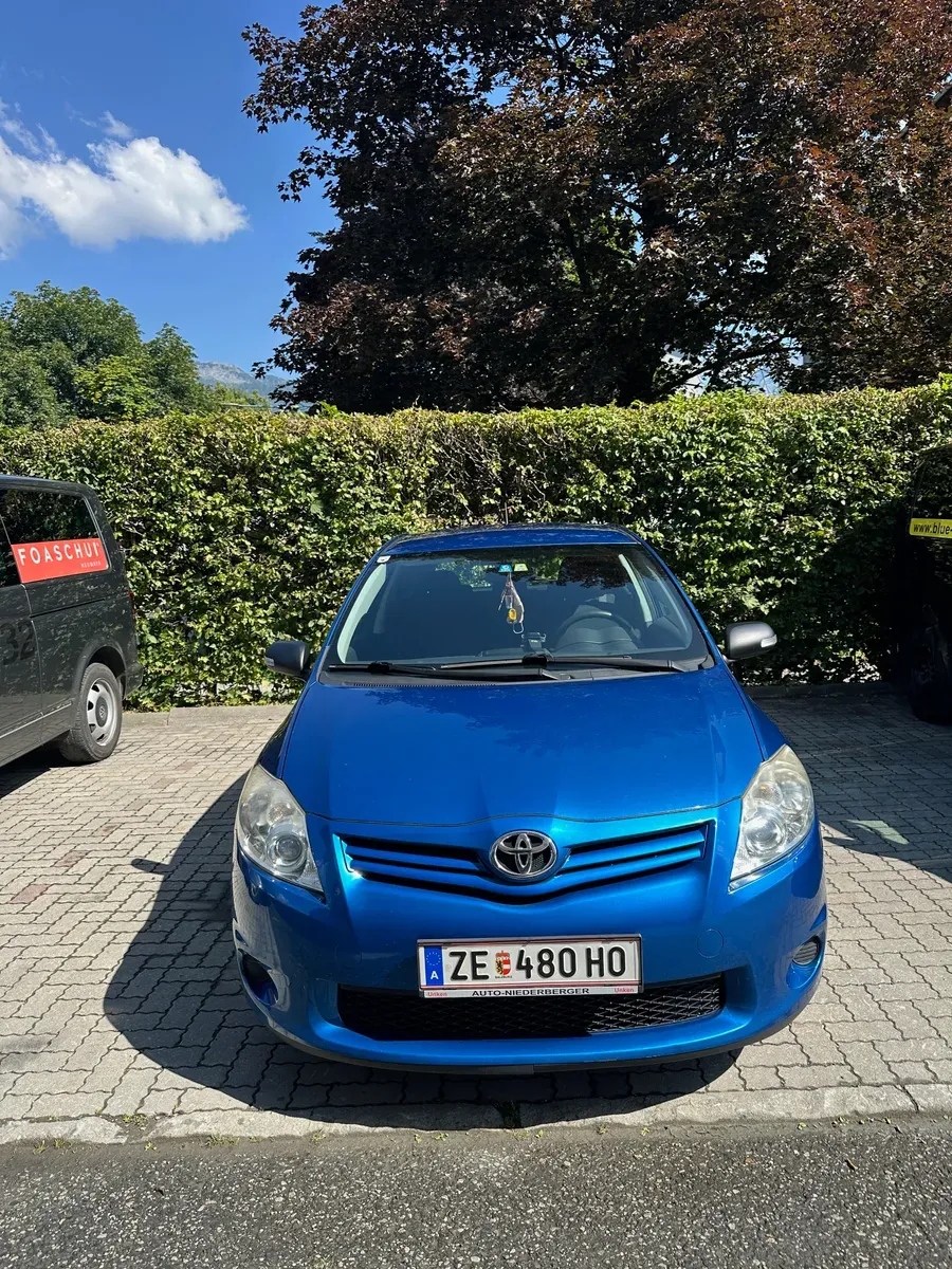 Toyota Auris 2011 photo 2
