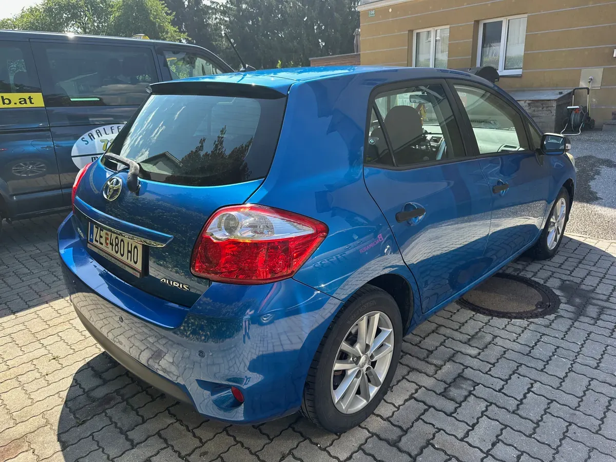 Toyota Auris 2011 photo 3