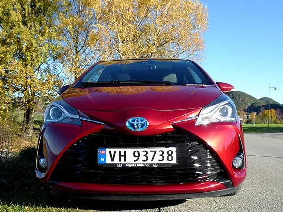 Toyota Yaris 2018 photo 2