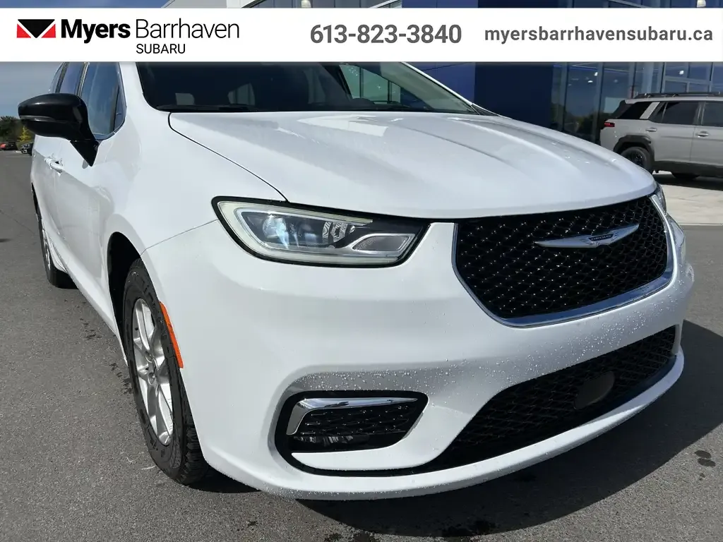 Chrysler Pacifica 2024 photo 2