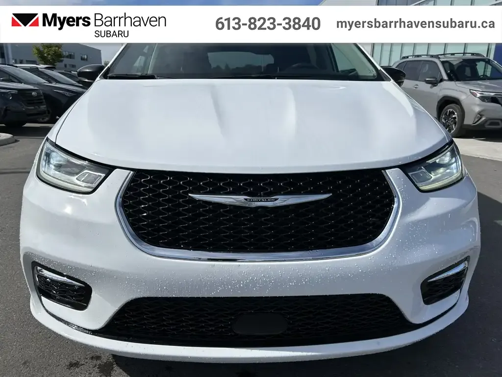 Chrysler Pacifica 2024 photo 3