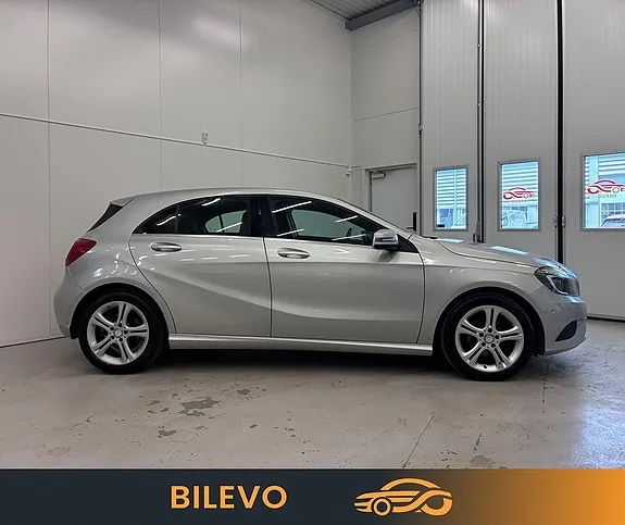 Mercedes-Benz A180 2015 photo 2