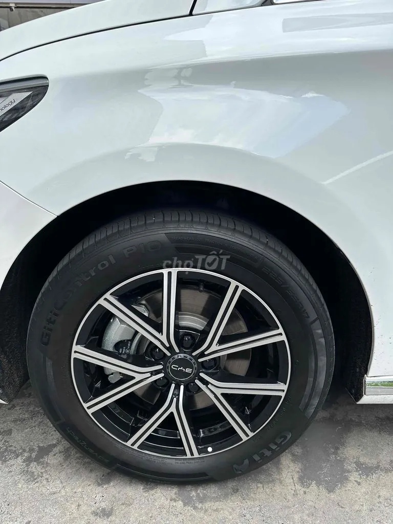 BYD M6 2025 photo 4