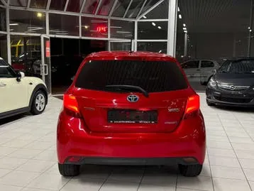 Toyota Yaris 2017 photo 2
