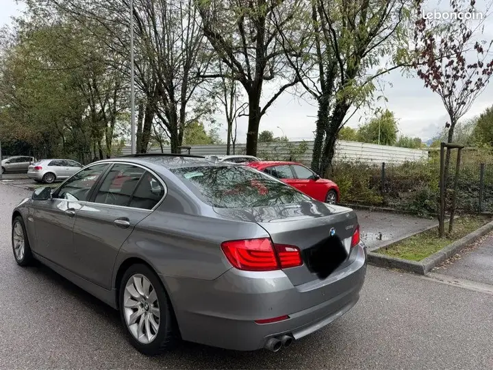 BMW 5 Series 2011 photo 2