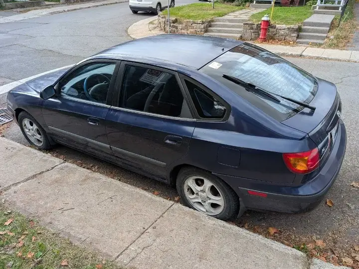Hyundai Elantra 2002 photo 2
