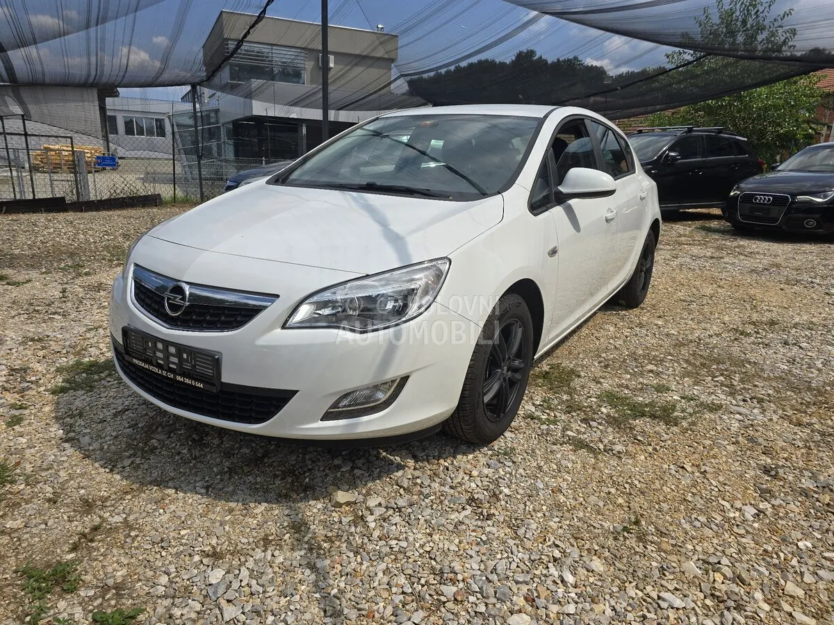Opel Astra J