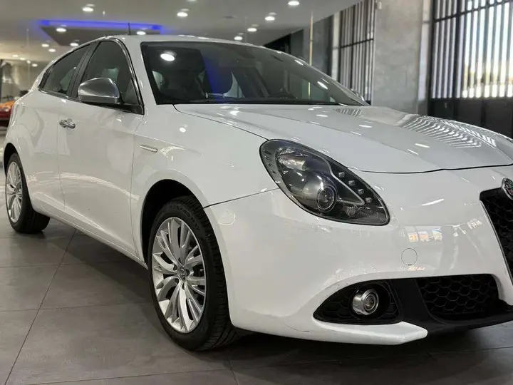 Alfa Romeo Giulietta 2016 photo 2