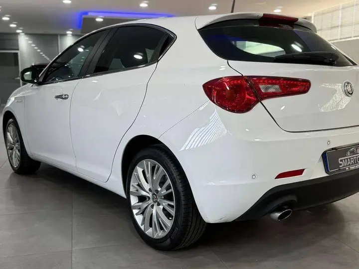 Alfa Romeo Giulietta 2016 photo 5