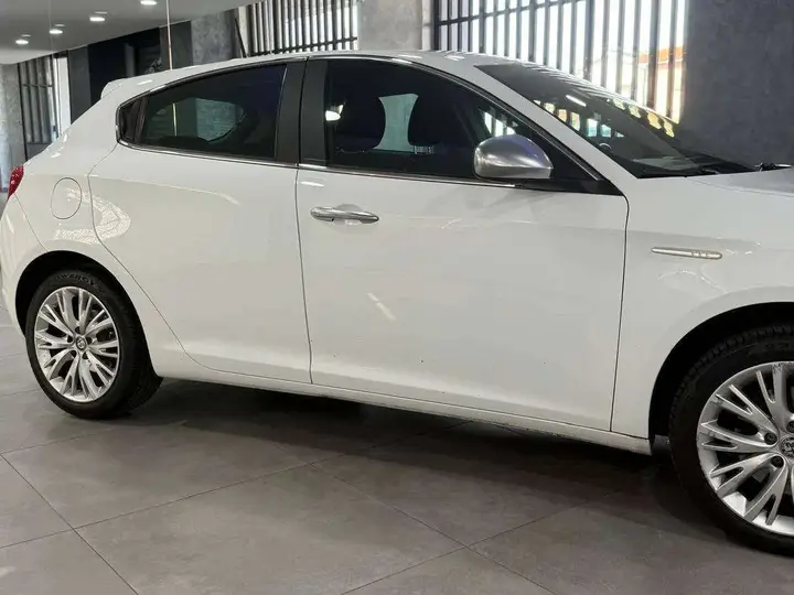 Alfa Romeo Giulietta 2016 photo 3