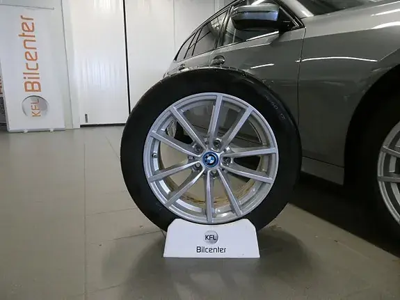 BMW 330E 2024 photo 2