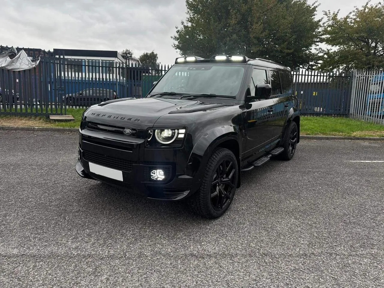 Land Rover Defender 110