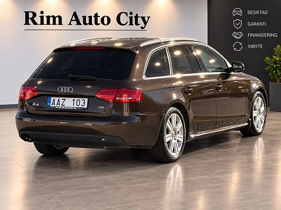 Audi A4 2011 photo 2
