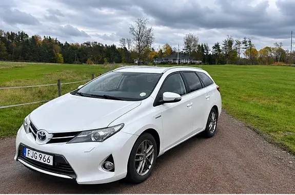 Toyota Auris 2015 photo 2