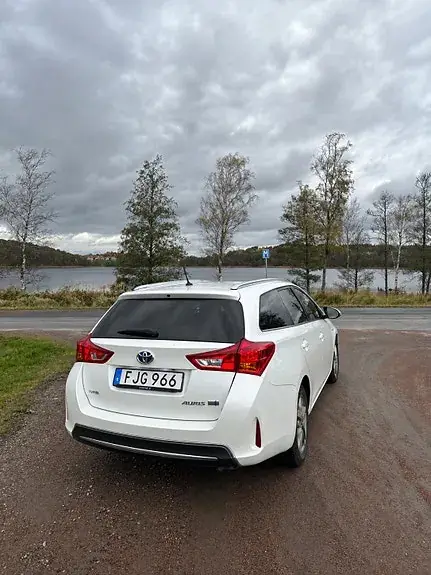 Toyota Auris 2015 photo 3