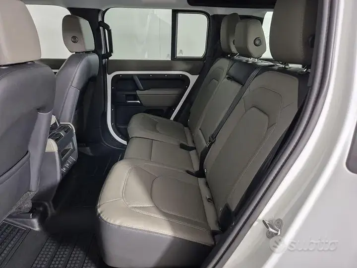 Land Rover Defender 2024 photo 5