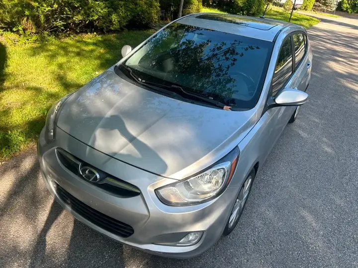 Hyundai Accent 2012 photo 4