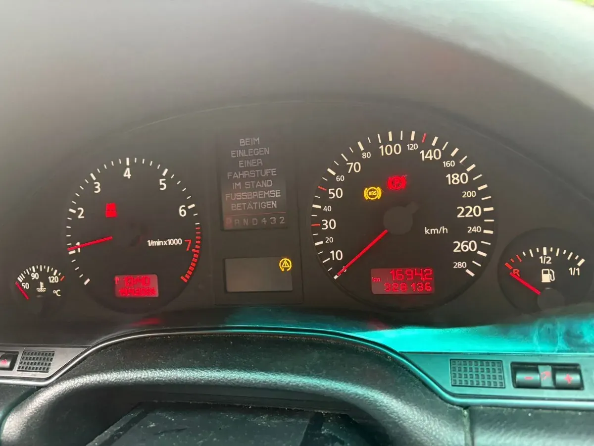 Audi A8 2000 photo 3