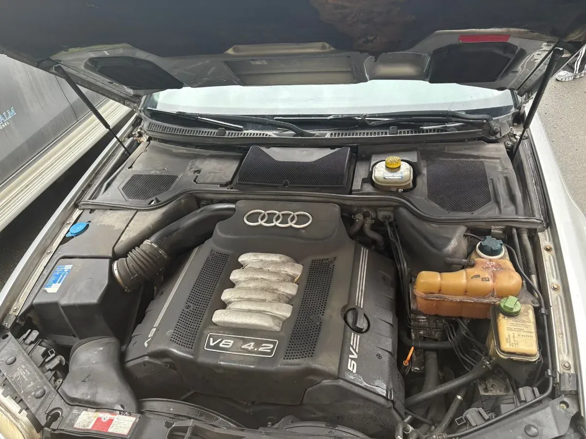 Audi A8 2000 photo 2