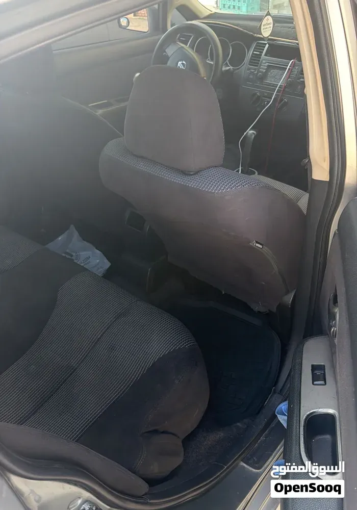 Nissan Versa 2011 photo 3