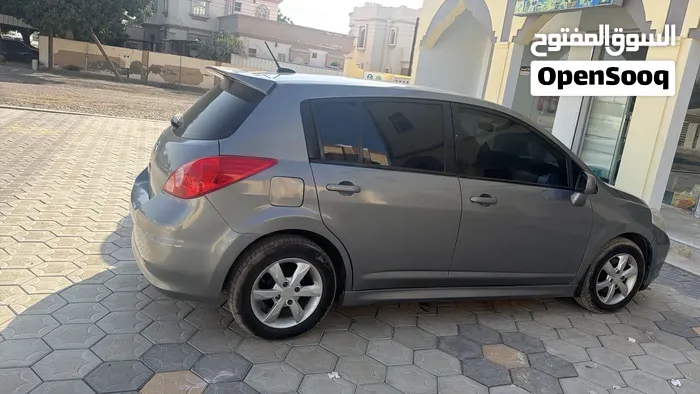 Nissan Versa 2011 photo 2