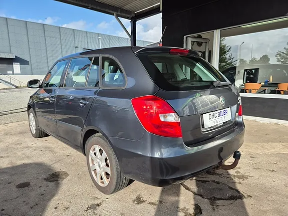 Skoda Fabia 2010 photo 5