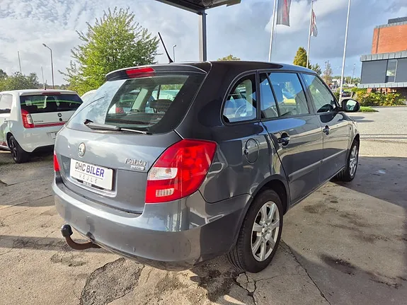 Skoda Fabia 2010 photo 4