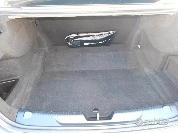 Jaguar Xe 2015 photo 4