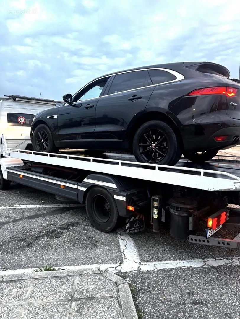 Jaguar F-Pace 2016 photo 3