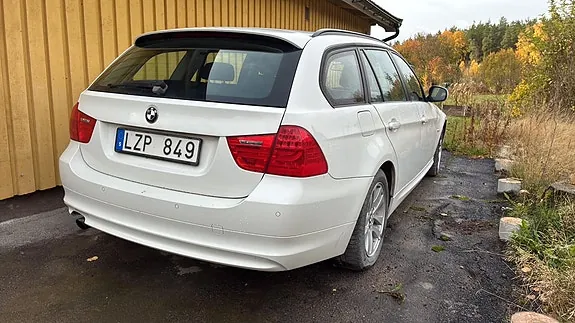 BMW 318I 2012 photo 4