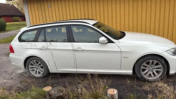 BMW 318I 2012 photo 3