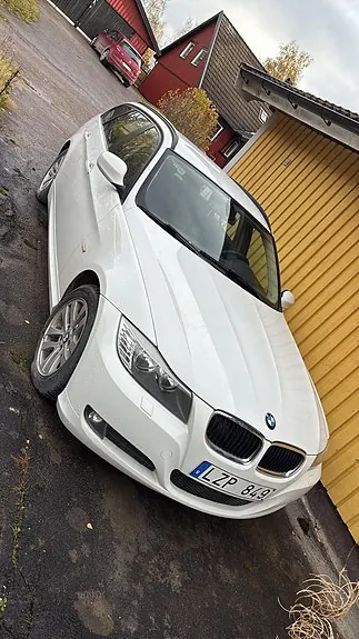 BMW 318I 2012 photo 2