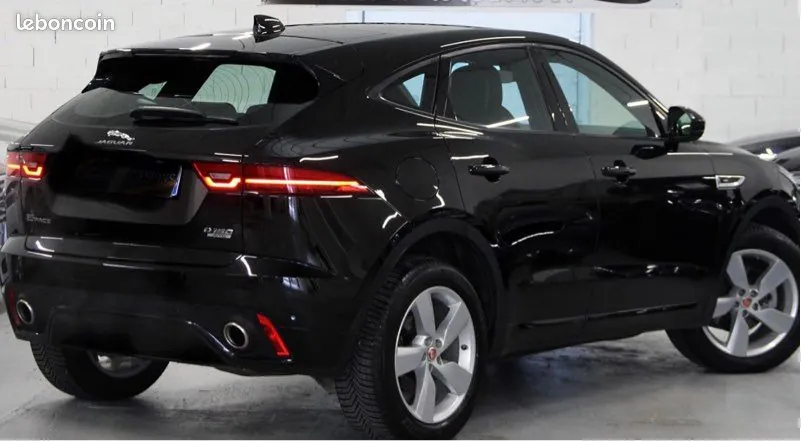 Jaguar E-Pace 2018 photo 2