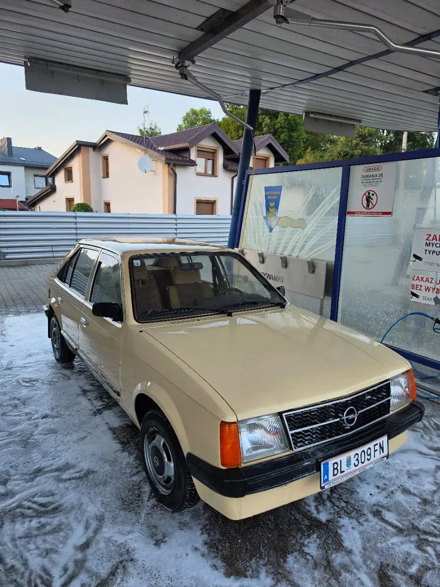 Opel Kadett 1981 photo 3
