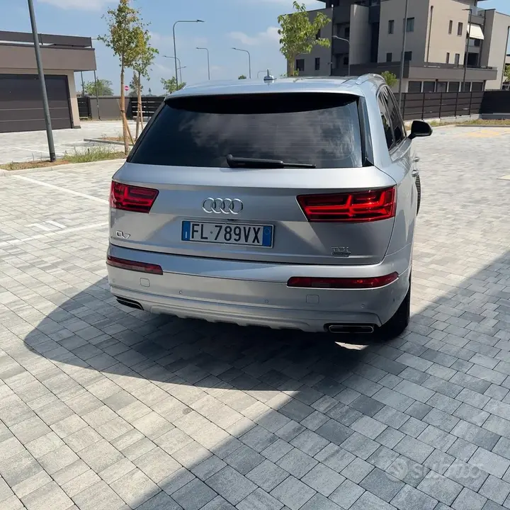 Audi Q7 2017 photo 3