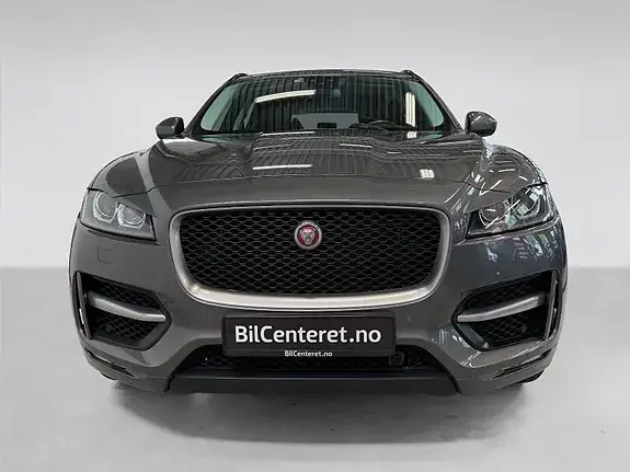 Jaguar F-Pace 2018 photo 2