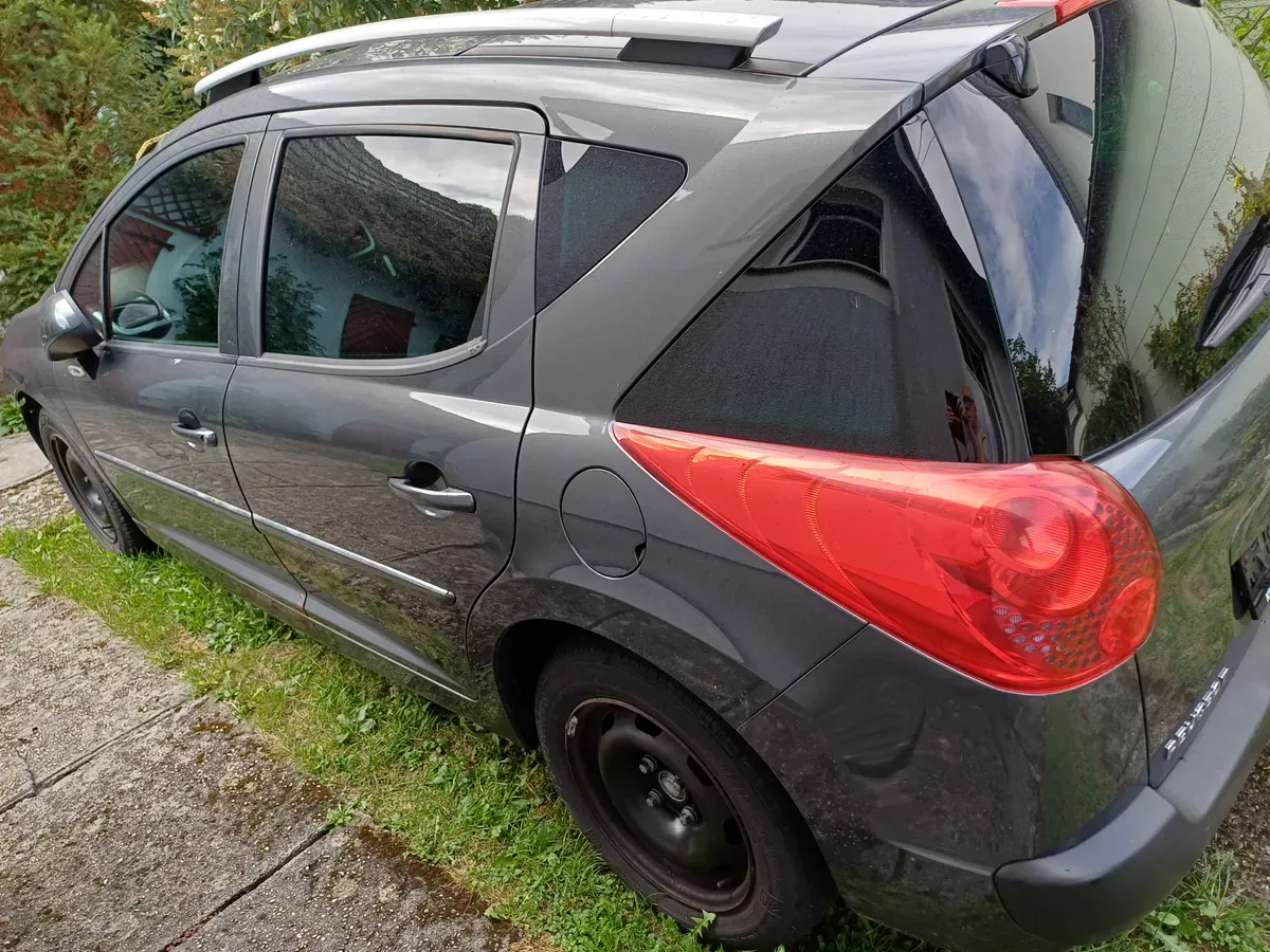 Peugeot 207 2010 photo 2