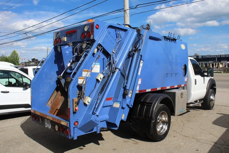 Ford F-550 2012 photo 4