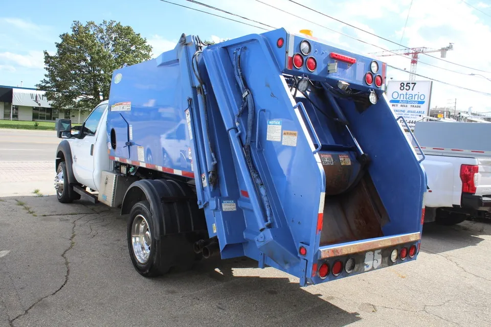 Ford F-550 2012 photo 2