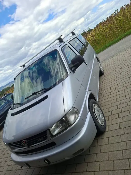 Volkswagen Multivan 2000 photo 2