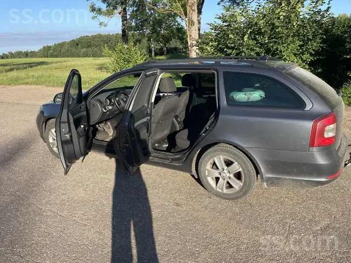 Skoda Octavia 2010 photo 2