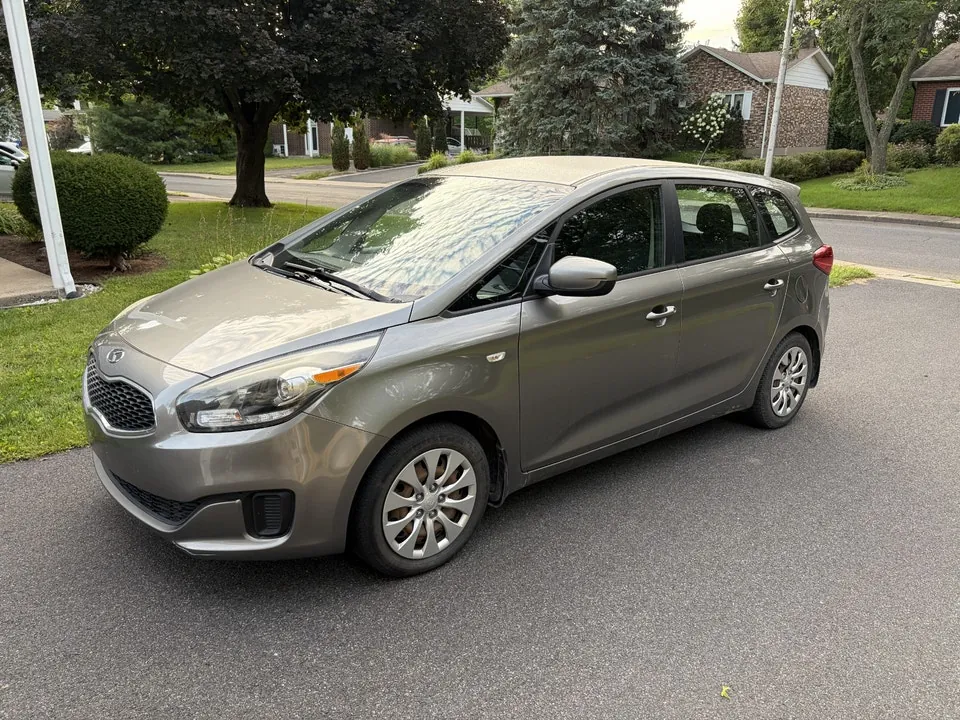 Kia Rondo 2015 photo 2