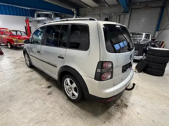Volkswagen Touran 2010 photo 4