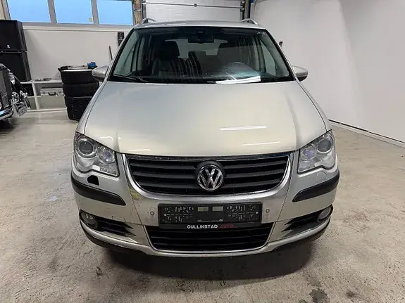 Volkswagen Touran 2010 photo 2