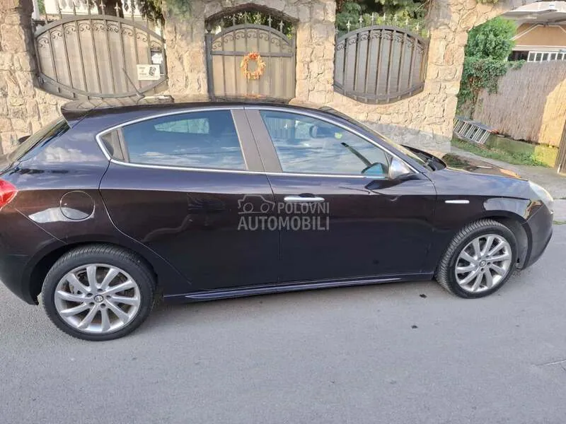 Alfa Romeo Giulietta 2012 photo 3