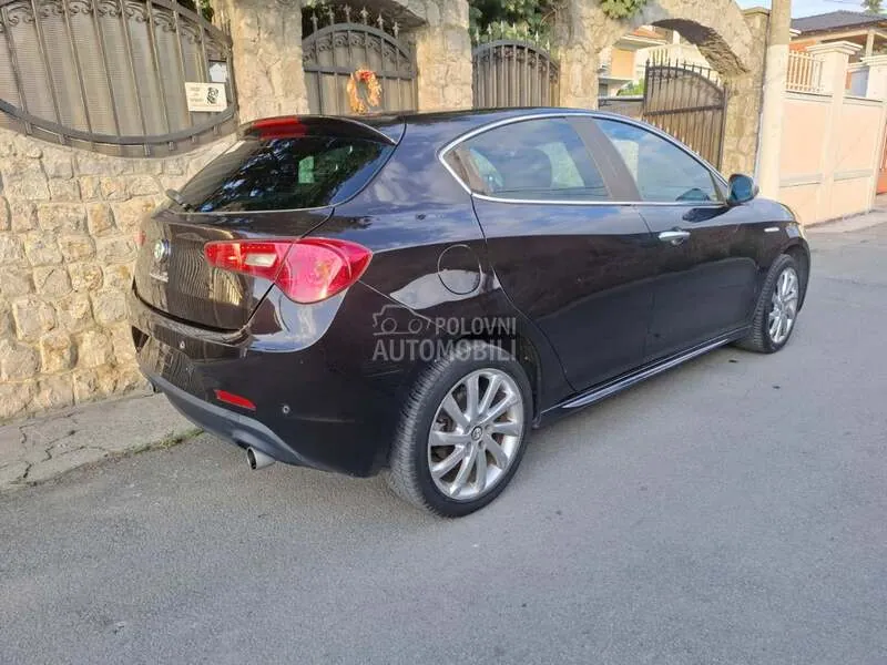 Alfa Romeo Giulietta 2012 photo 4