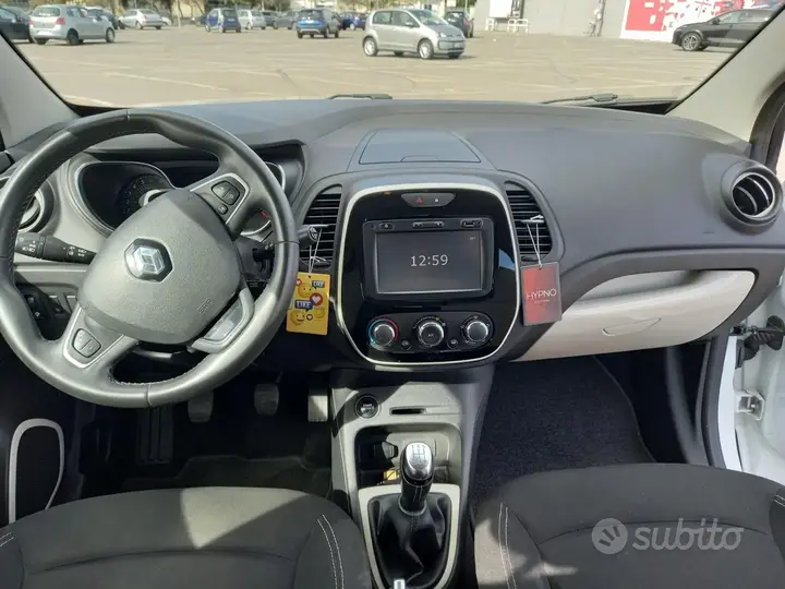 Renault Captur 2017 photo 2