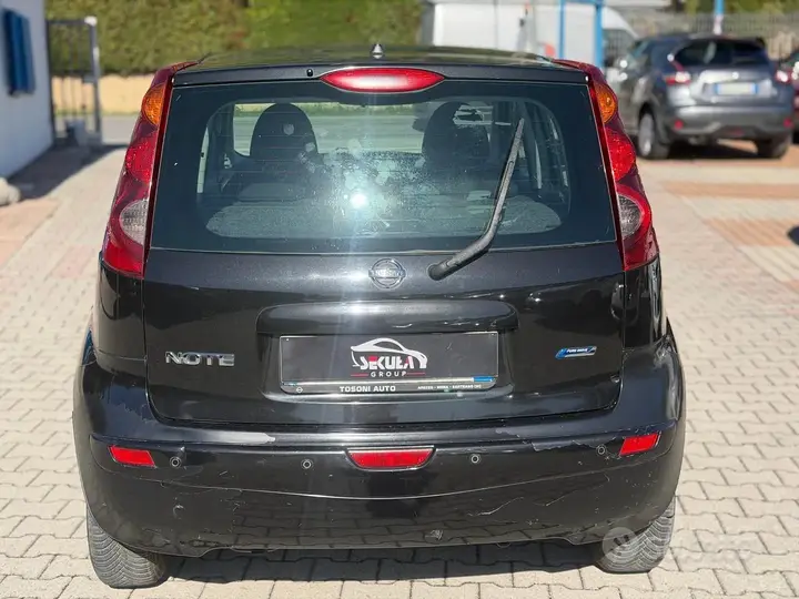 Nissan Note 2010 photo 4