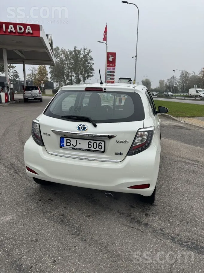Toyota Yaris 2014 photo 4