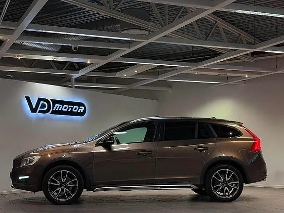 Volvo V60 Cross Country 2018 photo 2